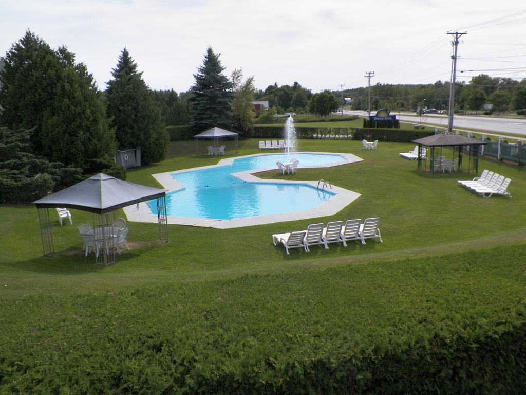 Days Inn By Wyndham Shelburne/Burlington Esterno foto