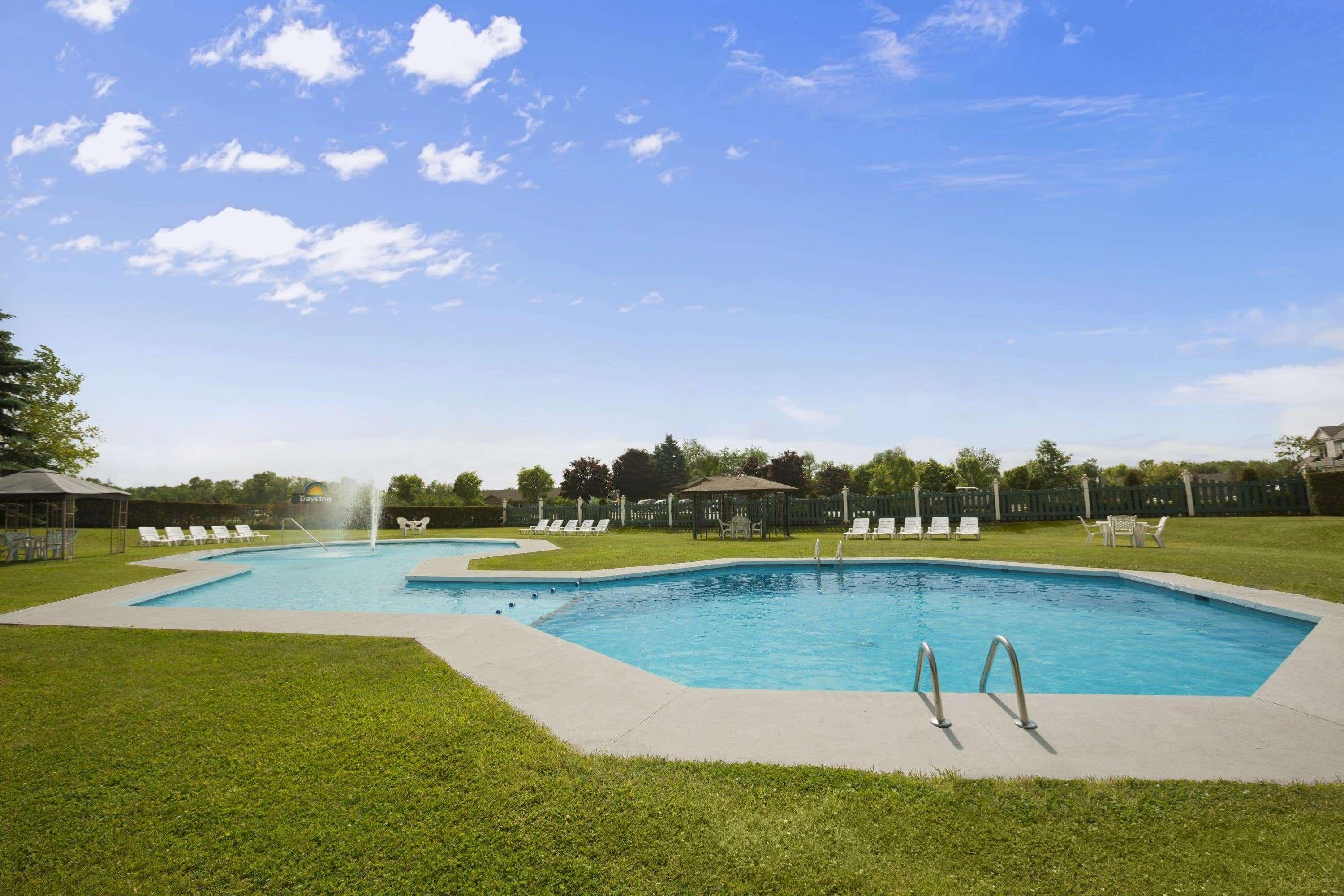 Days Inn By Wyndham Shelburne/Burlington Esterno foto