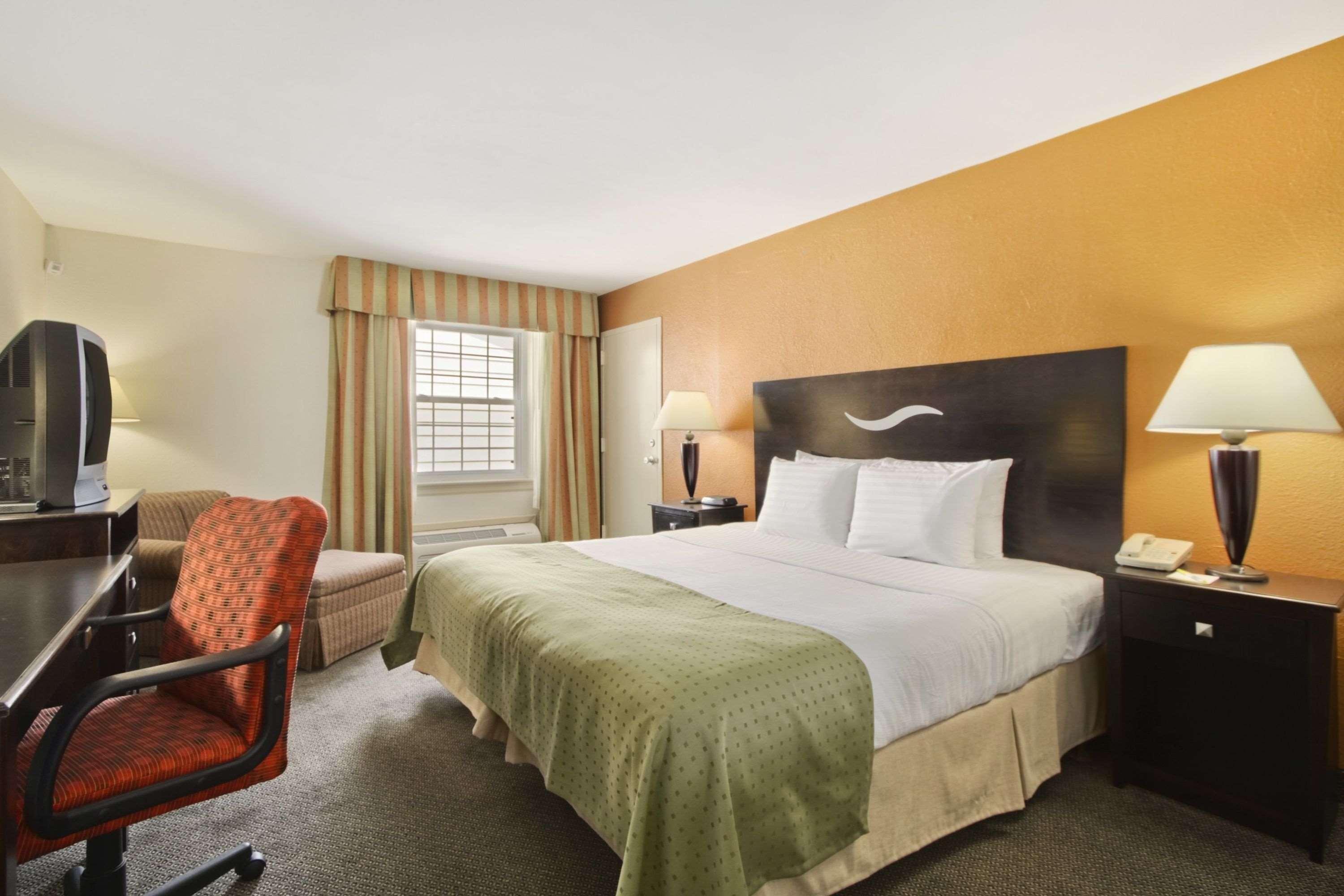 Days Inn By Wyndham Shelburne/Burlington Esterno foto