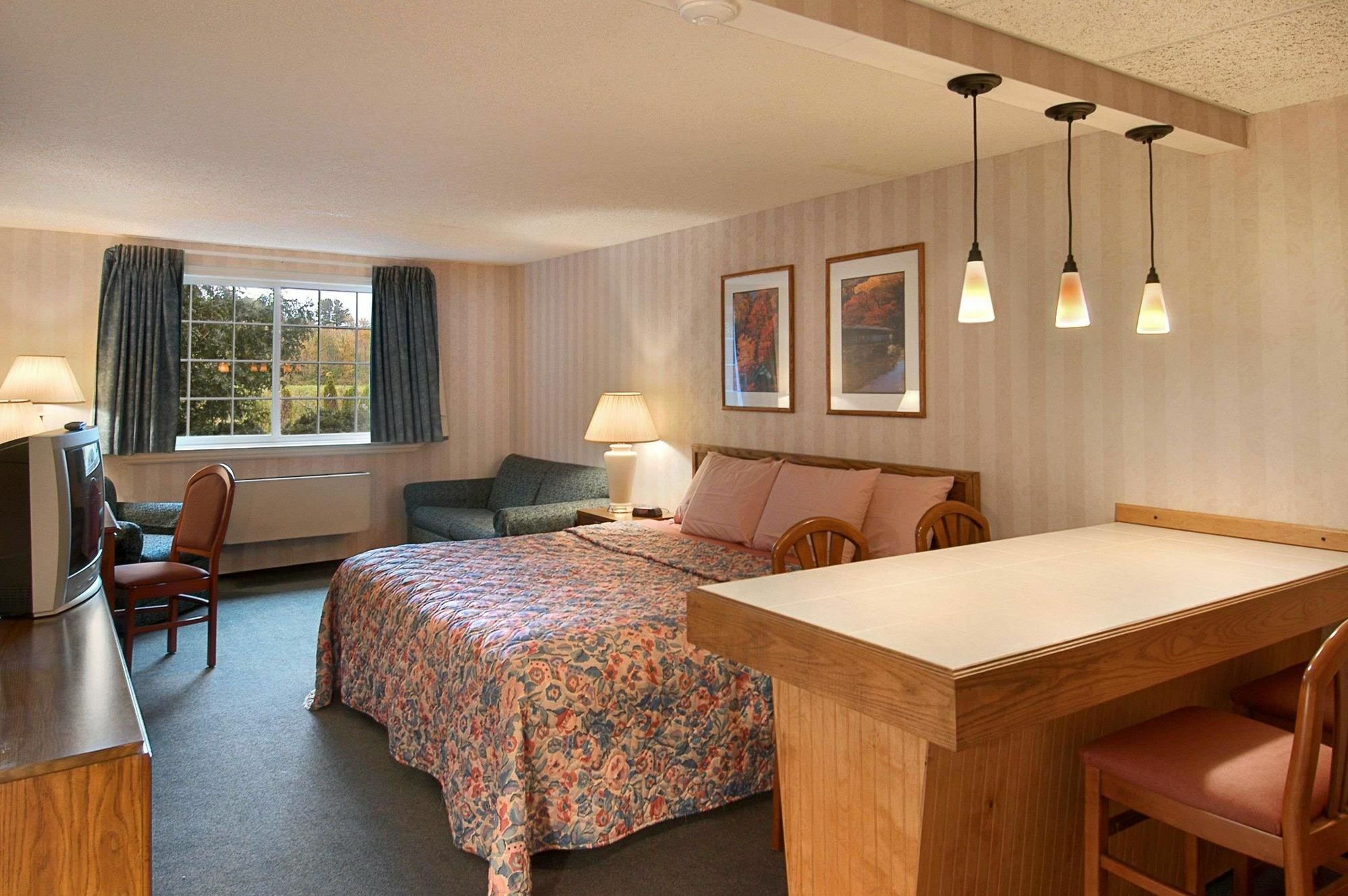 Days Inn By Wyndham Shelburne/Burlington Esterno foto