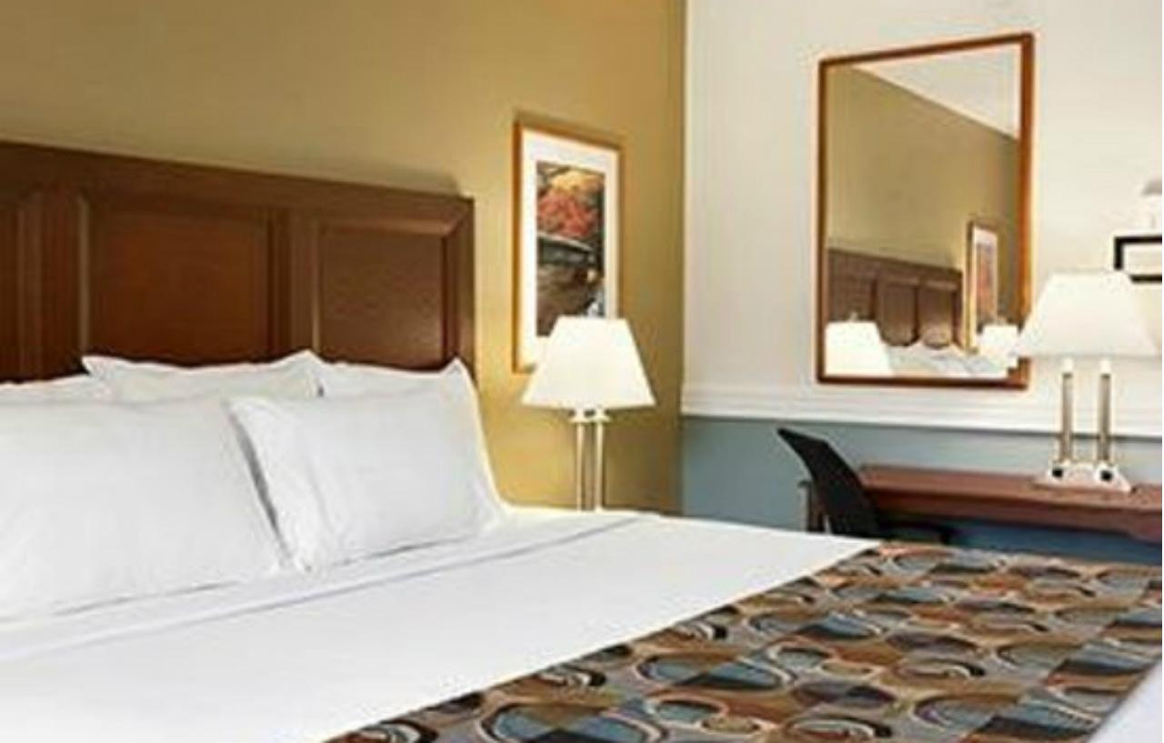 Days Inn By Wyndham Shelburne/Burlington Esterno foto